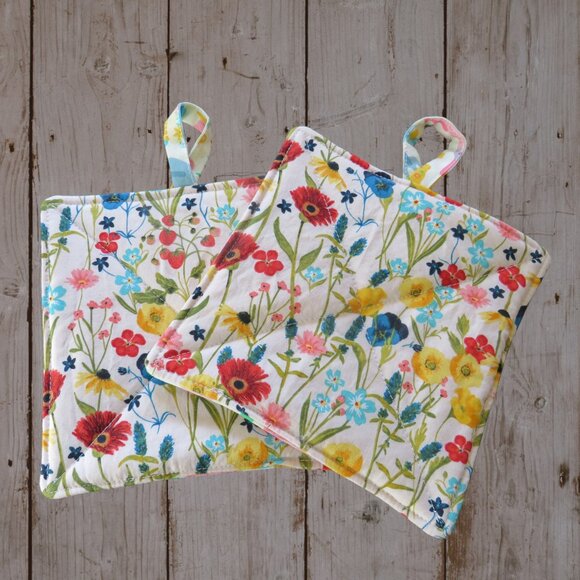 Handmade Potholder, Set of 2, Reversible Garden and Floral Quilted Hot P… - Picture 5 of 7